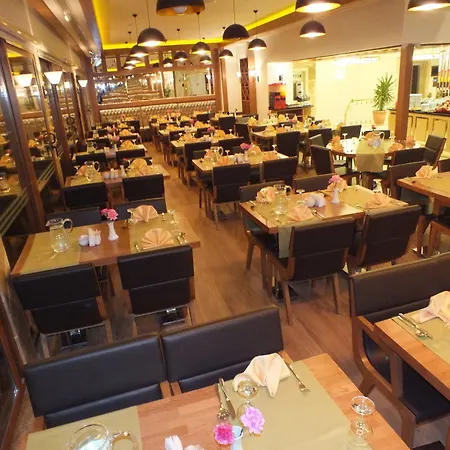 Grand Asiyan Hotell