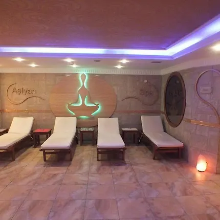 Grand Asiyan Hotell